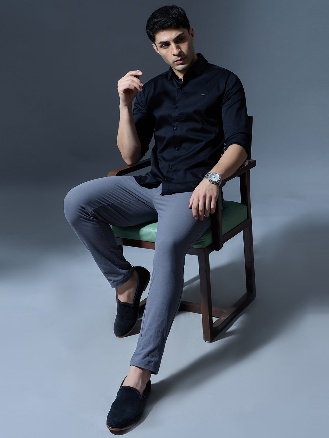 Men's Black Solid Full-Sleeve Casual Shirt